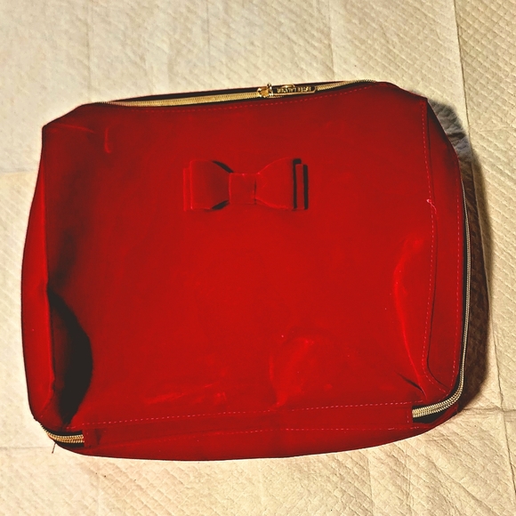 Estee Lauder Red Velvet Cosmetic 2020 Train Case Zipper - Picture 2 of 9